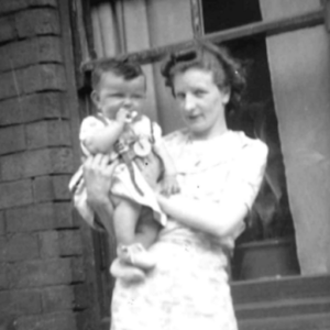 cropped-nana-lamb-with-enid-1942-4-e1512152611531.png